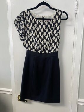 Lilly Pulitzer Black & White One-Shoulder Printed Bodice Dress adorbs cat print